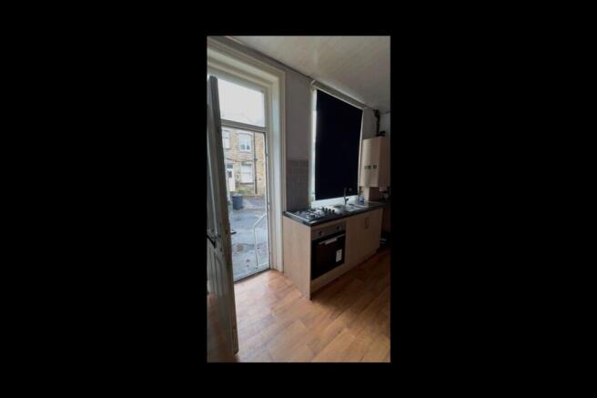 3 bed Terraced to rent Image 6