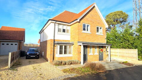 Meadow Way, Headley, Thatcham, Berkshire, RG19 8FT