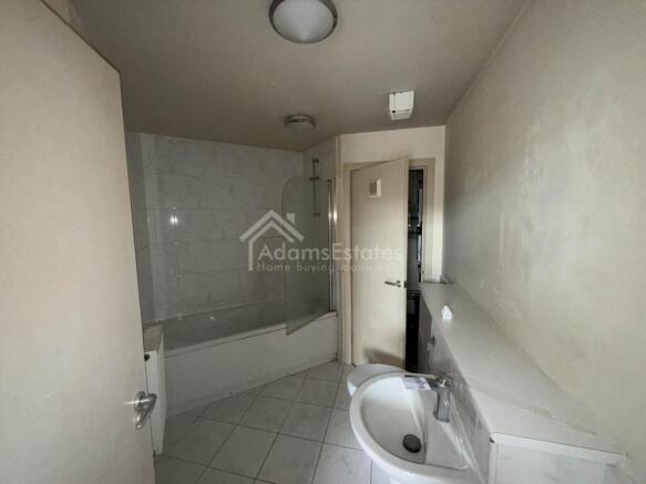 2 bed Flat for sale Image 5