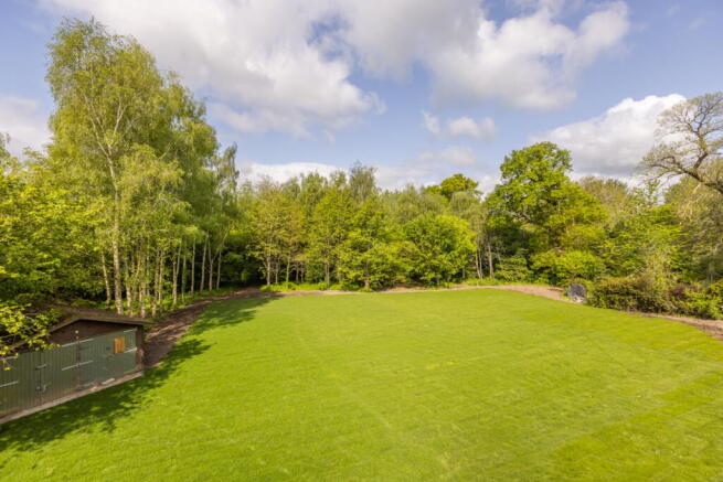 2 Acres Grounds & Woodland