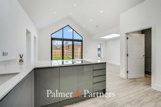 Galleywood Road, Great Baddow, Chelmsford, Essex, CM2 photo 4