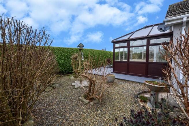 conservatory to front