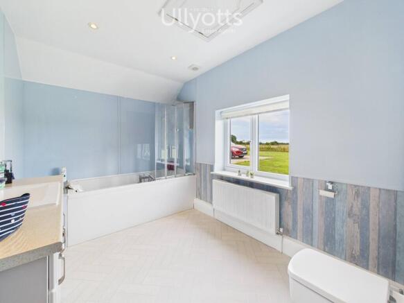 4 bed Detached for sale Image 12