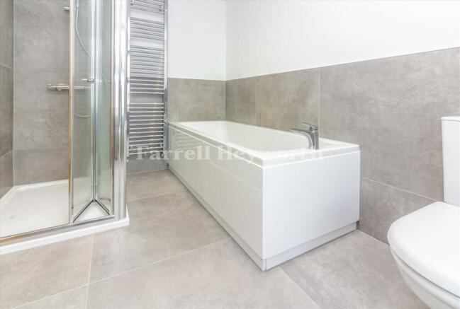 Bedroom 1 en suite