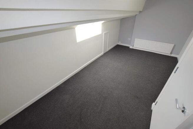 5 bed Semi-Detached to rent Image 5
