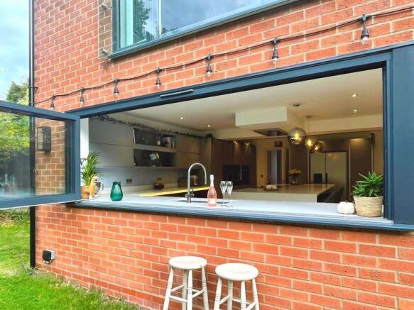 Feature Bar Window