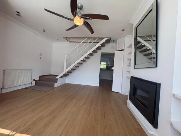 Lounge 1.jpg