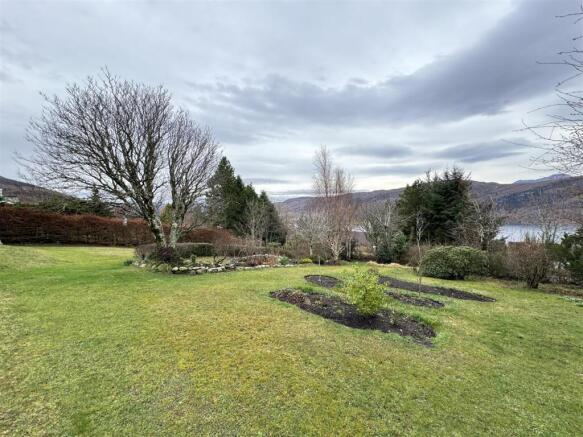 REAR GARDEN.JPG