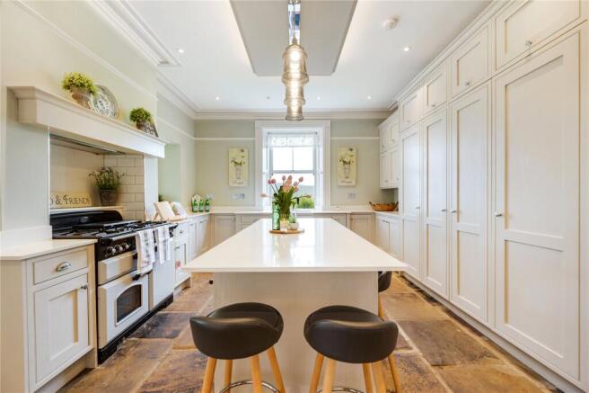 7 bed Detached for sale Image 12
