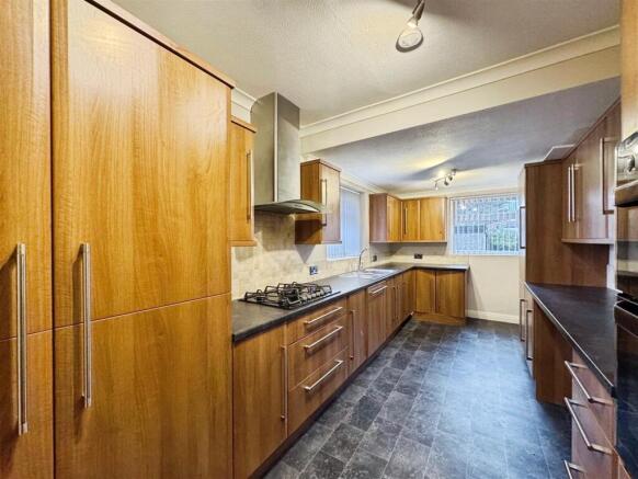 c3db5162--4EAF-90EA-69DA2A3B1F4B-14648-00000AA5230