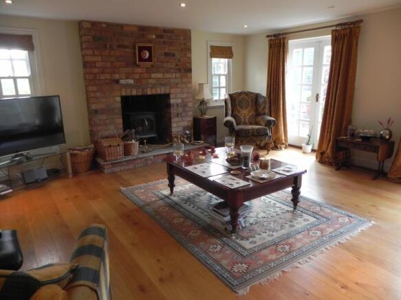https://s3-eu-west-1.amazonaws.com/propertylab/allanmorris/property-images/standard/3742_Messuage House - Sitting Room.JPG