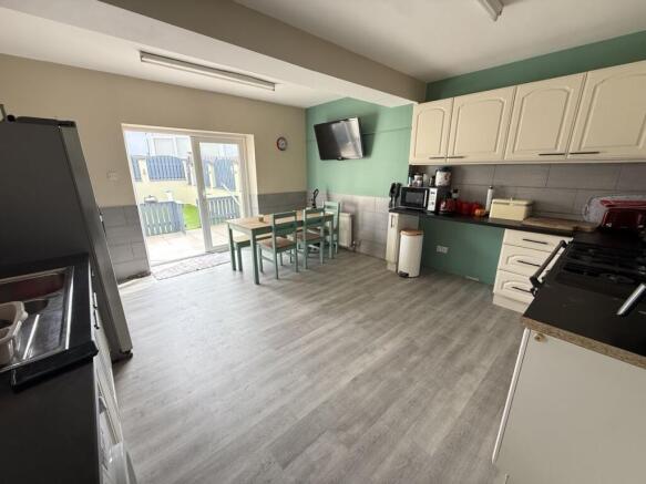4 bed Town House for sale Image 4