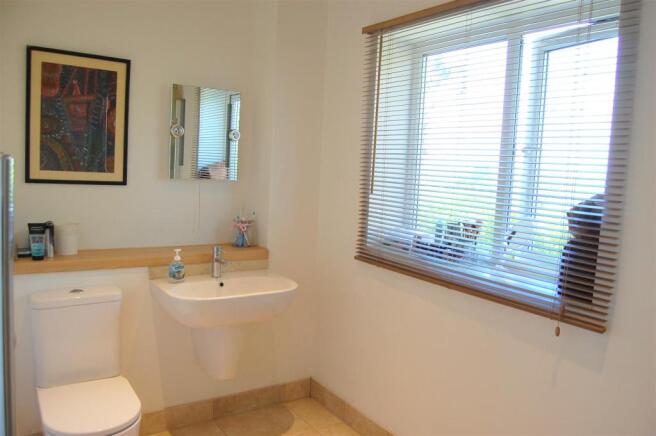 EN SUITE SHOWER ROOM