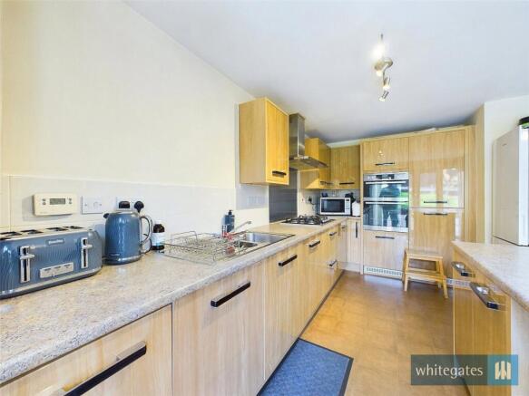 4 bed Detached for sale Image 9