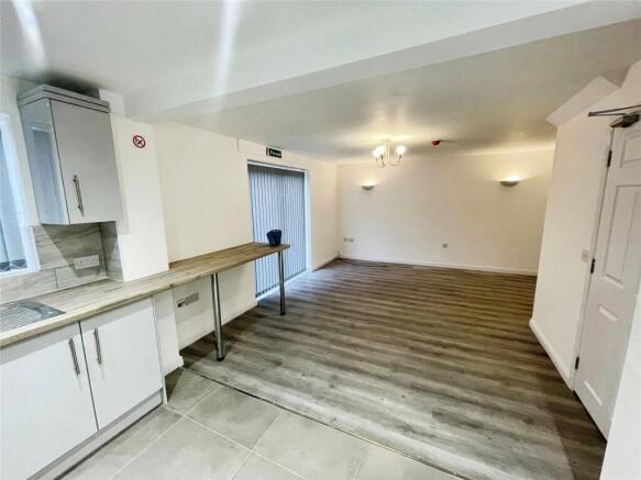 1 bed Detached to rent Image 6