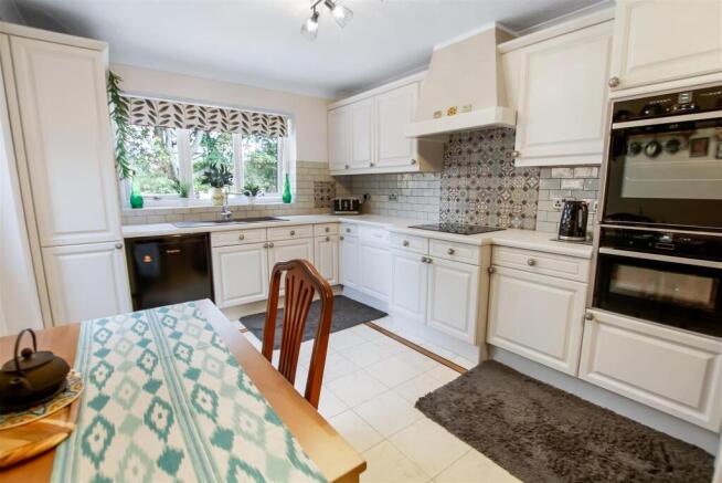 3 bed Detached Bungalow for sale Image 4