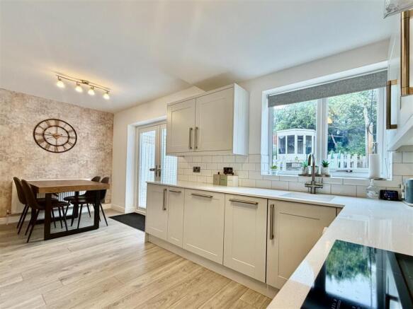 3 bed Semi-Detached for sale Image 4