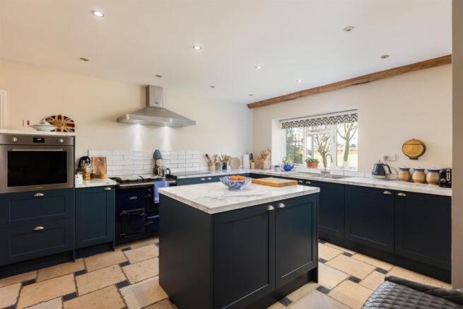 4 bed House for sale Image 7