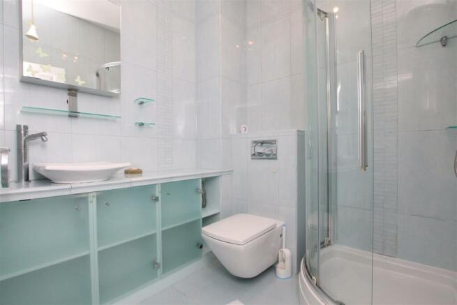 Ensuite.JPG