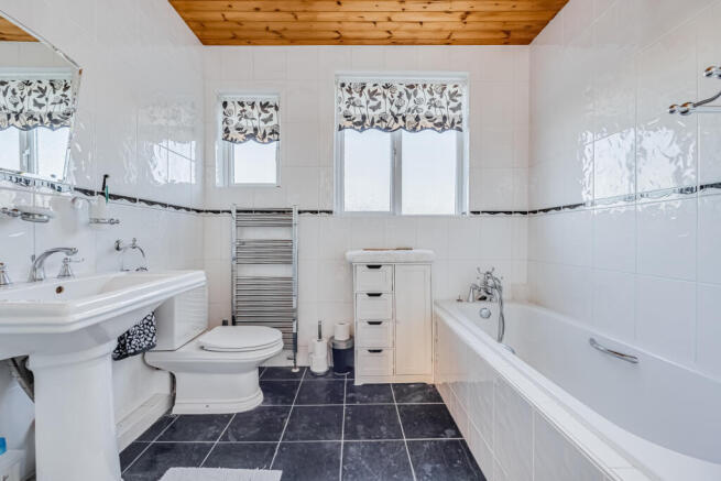 Bath/Shower Room