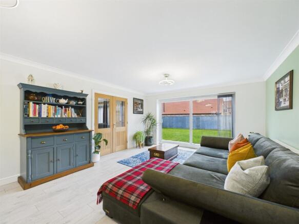 4 bed Detached for sale Image 9