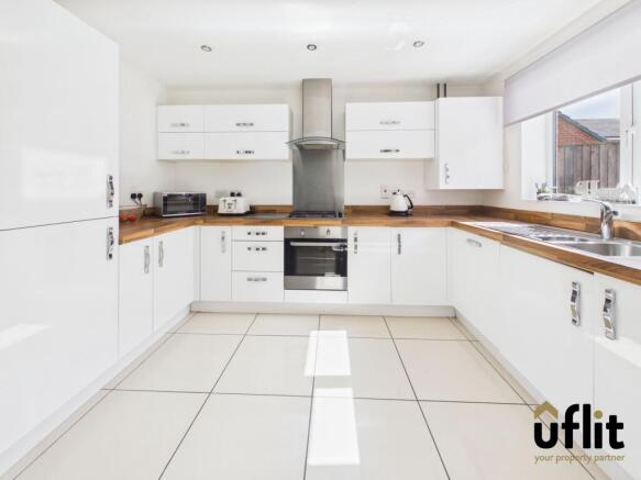 4 bed Semi-Detached for sale Image 2