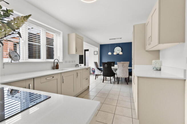 4 bed Detached for sale Image 3