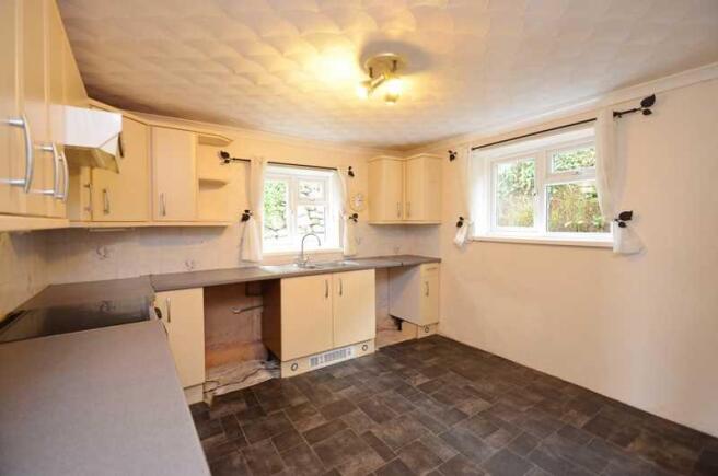 KITCHEN/DINING ROOM