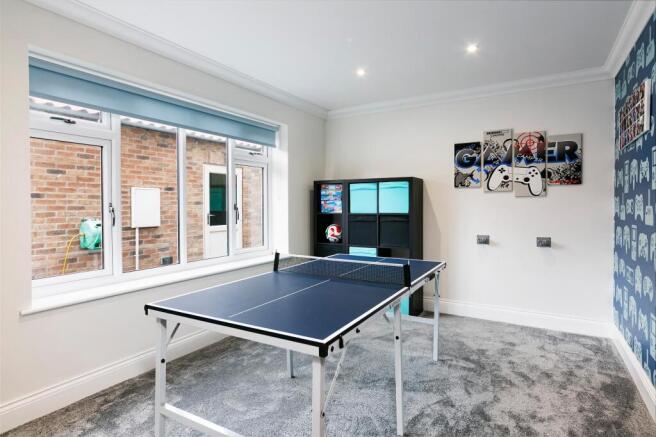 5 bed Detached for sale Image 11