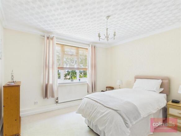 2 bed Ground Flat for sale Image 12