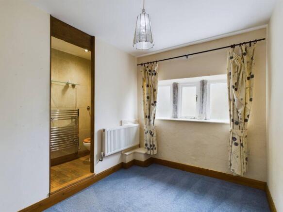 3 bed Not Specified to rent Image 9