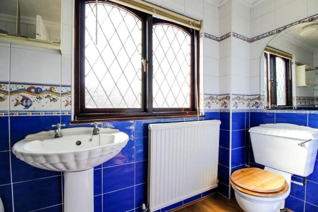 Family Bathroom / WC