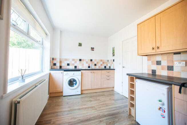 3 bed End of Terrace to rent Image 4
