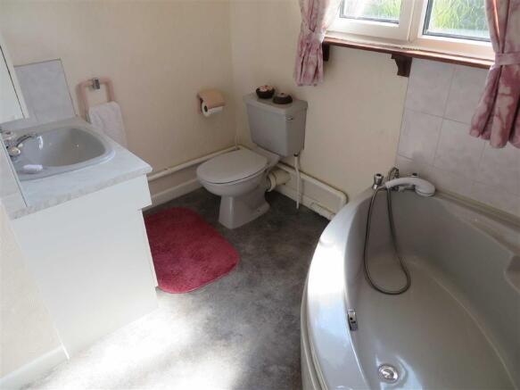 FAMILY BATHROOM