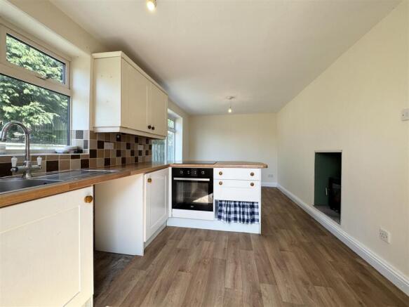 3 bed Semi-Detached for sale Image 6
