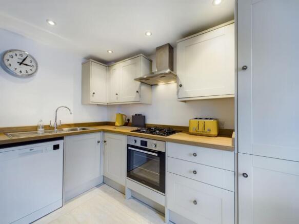 CAM01740G0-PR0025-STILL008