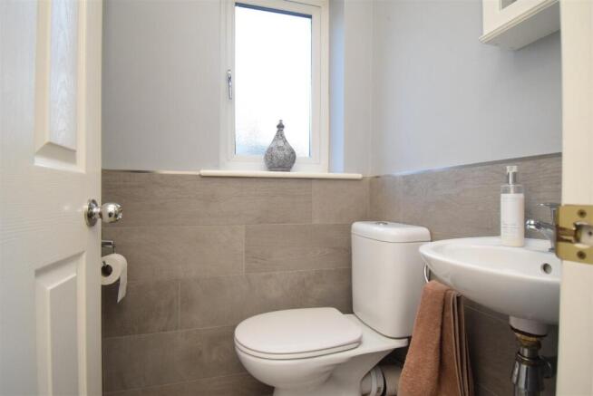 4 bed Detached to rent Image 9