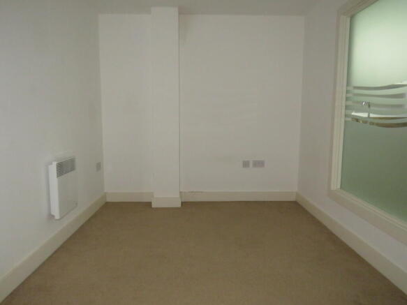 3 bed Apartment to rent Image 5