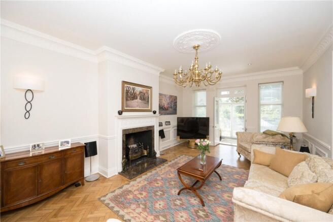 4 bed House for sale Image 4
