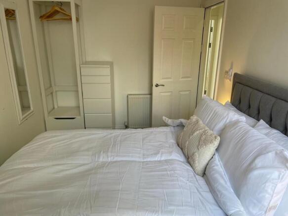 2 bed Apartment to rent Image 12