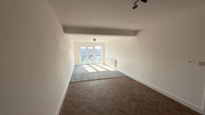 1 bed Apartment to rent Image 6