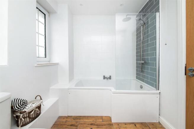 HOUSE BATHROOM (9 0  X 6 9 )