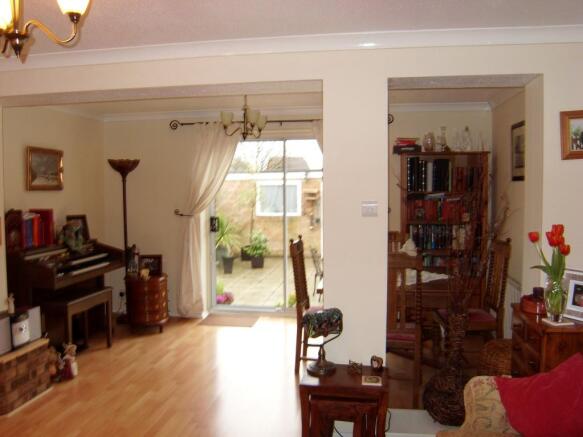 LOUNGE/DINING ROOM