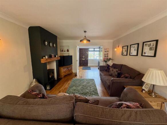 LIVING / DINING ROOM