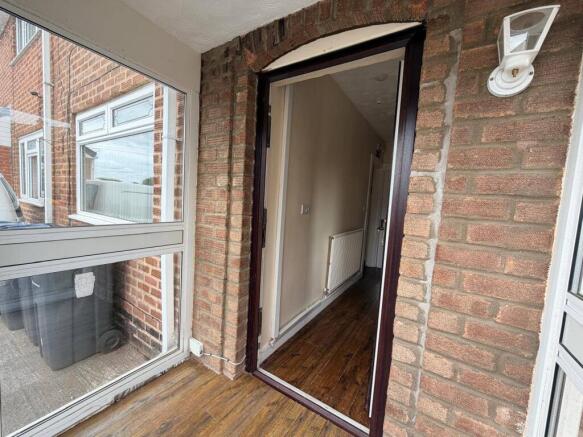 3 bedroom semi-detached house Rednal B45 - Unive
