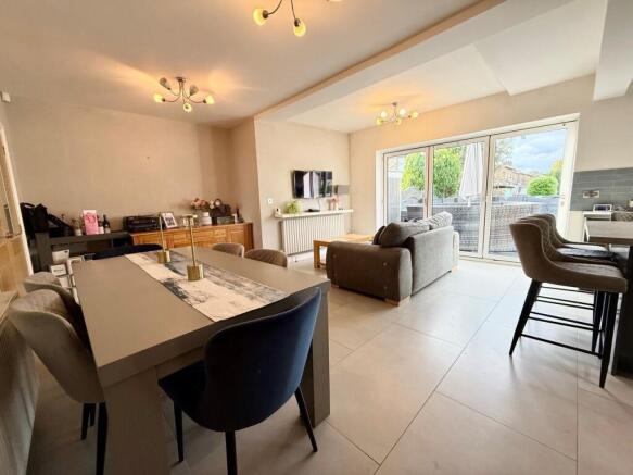 Semi-Detached for sale Image 8