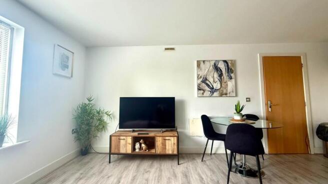 2 bed Flat to rent Image 6