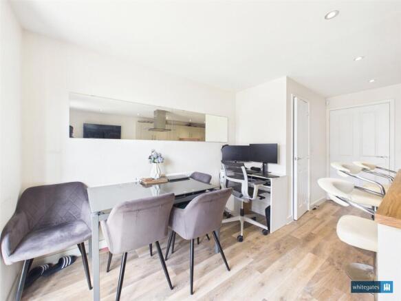 4 bed Town House for sale Image 7