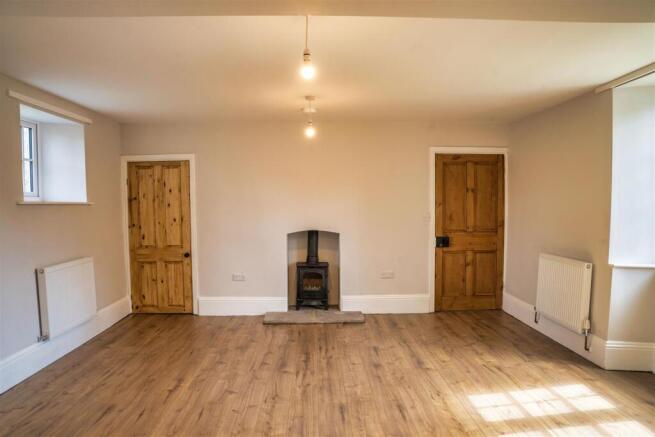 3 bed Detached to rent Image 4