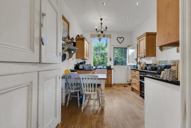 5 bed Town House for sale Image 6